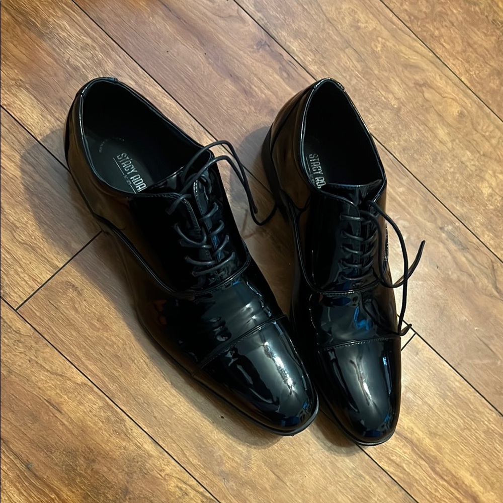 Stacy Adams Black Leather Oxfords with Polished Finish